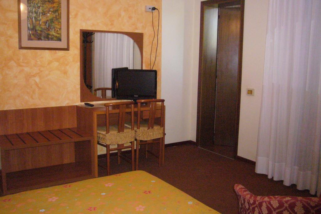 Verona Hotel Abano Terme Phòng bức ảnh